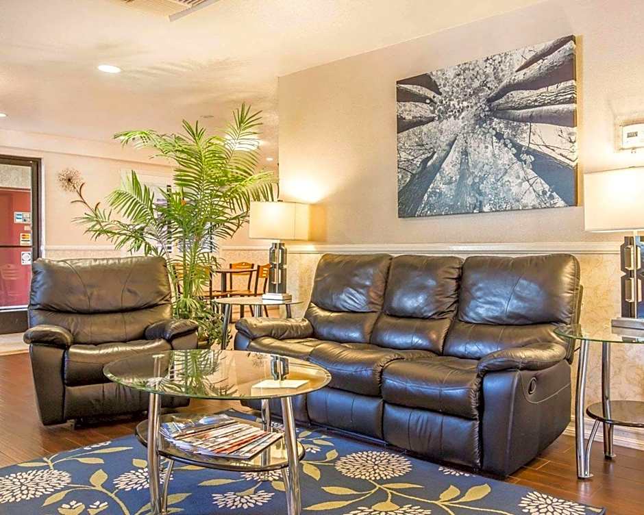 Rodeway Inn & Suites Colton-Riverside