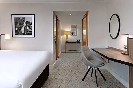 Corner Suite