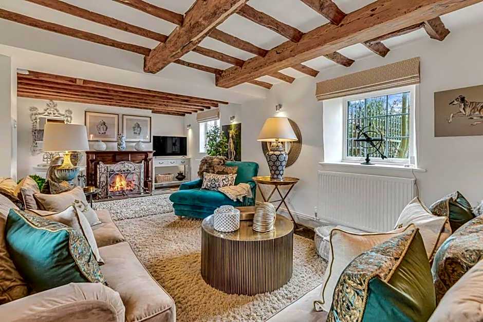 Hiron's Piece - Hot Tub Packages Available