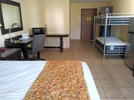 Queen Room with Two Bunk Beds - Non-Smoking