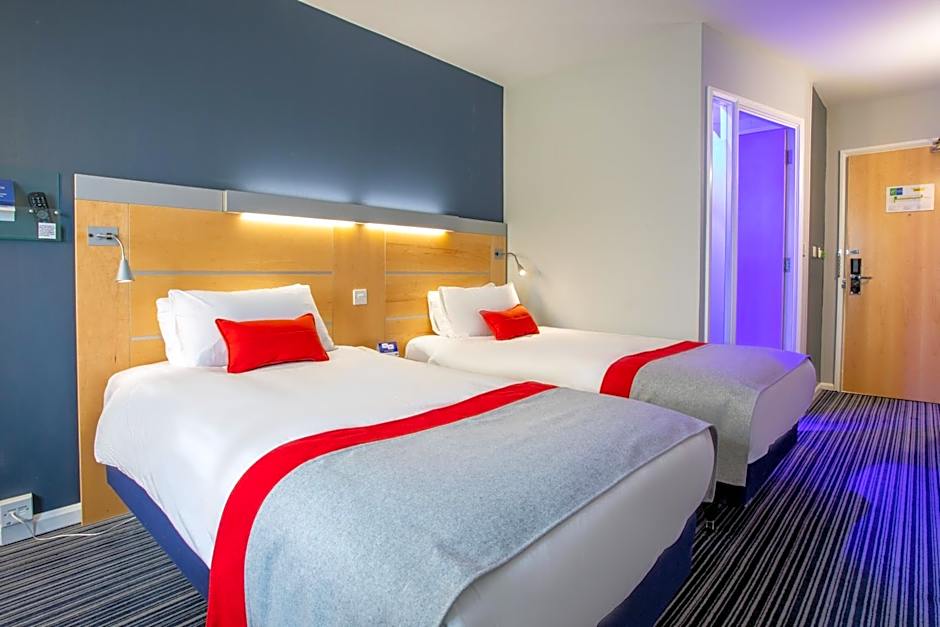 Holiday Inn Express Dunfermline By IHG