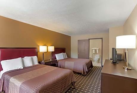 Double Room with Two Double Beds and Bath Tub - Disability Access