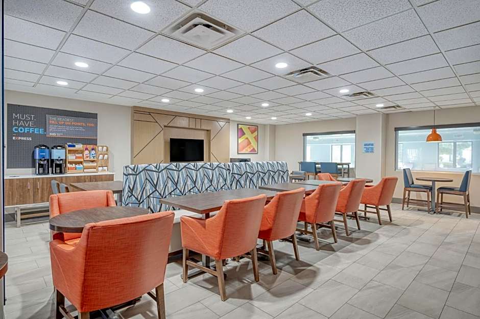 Holiday Inn Express Hotel & Suites Columbus Airport By IHG
