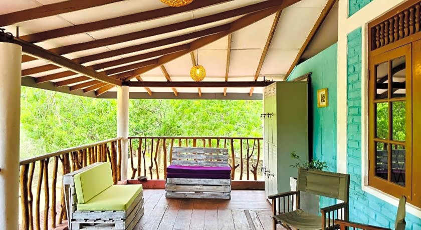 Funky Leopard Safari Lodge Bordering Yala National Park