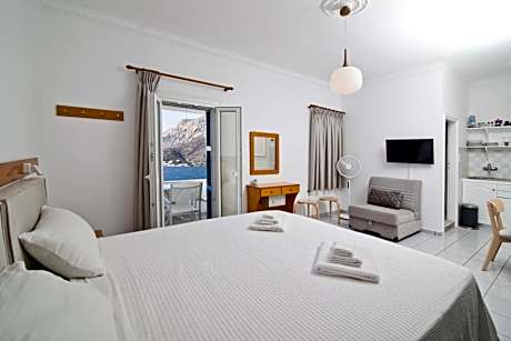 Standard Triple Room with Sea View