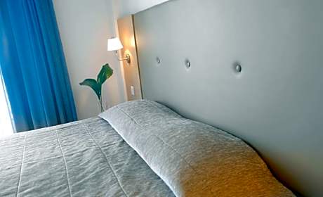 One-Bedroom Suite with Side Sea View