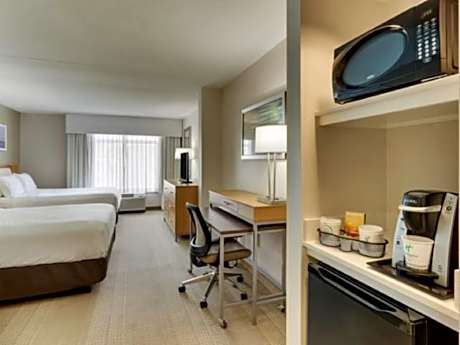 2 Queen Mobility Accessible with Accessible Tub