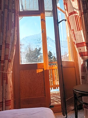 Deluxe Double or Twin Room with Mountain View