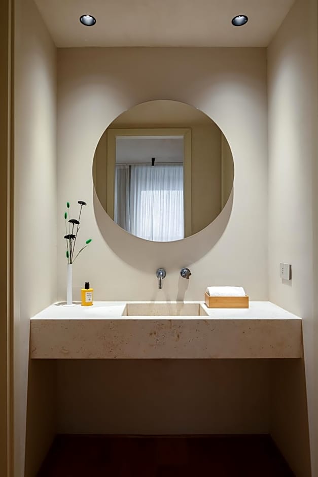 C10 Boutique Hotel
