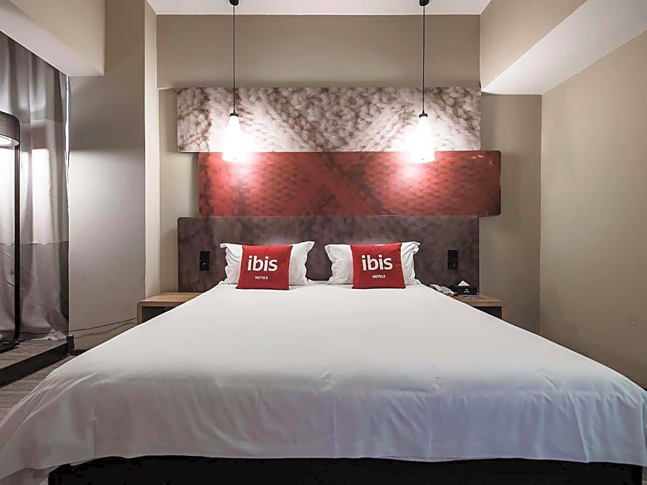 ibis Luoyang Train Station