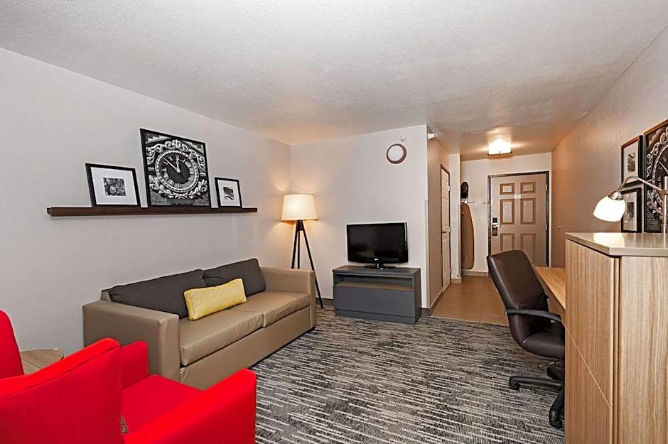 Country Inn & Suites by Radisson, Bloomington-Normal Airport, IL