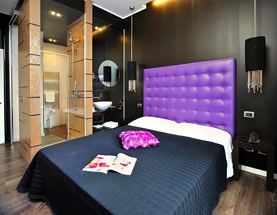 Hotel In - Lounge Room