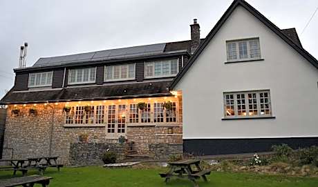 Three Horseshoes Country Inn