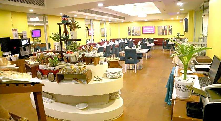 Sarovar Portico Naraina Hotel