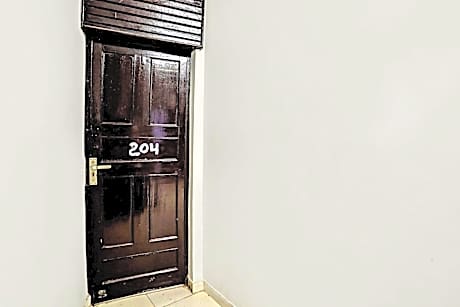 Hotel O by OYO Crown Hotel