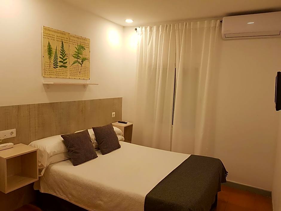 Photo 1 of 8 of Single Room