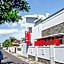 RedDoorz near Solo Square 3