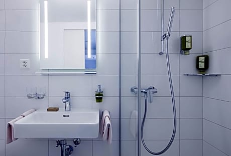 Classic Single Room (1 Large Twin Bed)