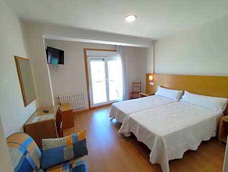 Standard Twin Room with Sea View