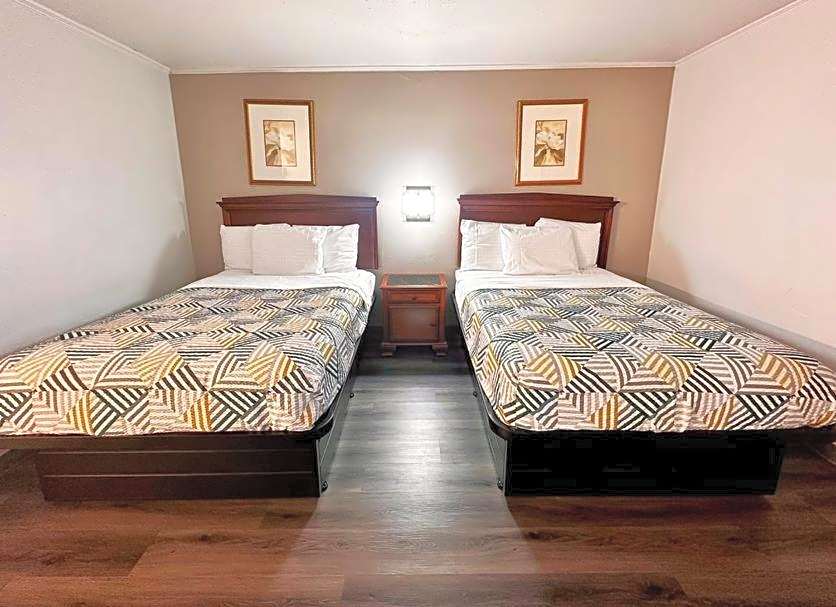Red Carpet Inn - Stamford