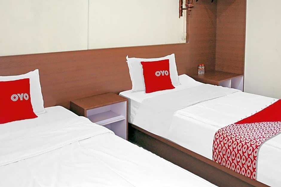 OYO 90221 Makarim Guest House Syariah