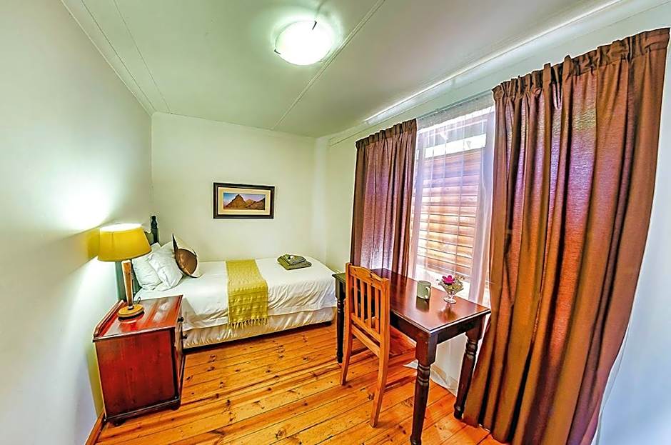 Amper Bo Guest House