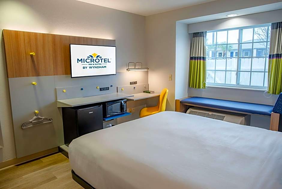 Microtel Inn & Suites by Wyndham Kingsland Naval Base I-95