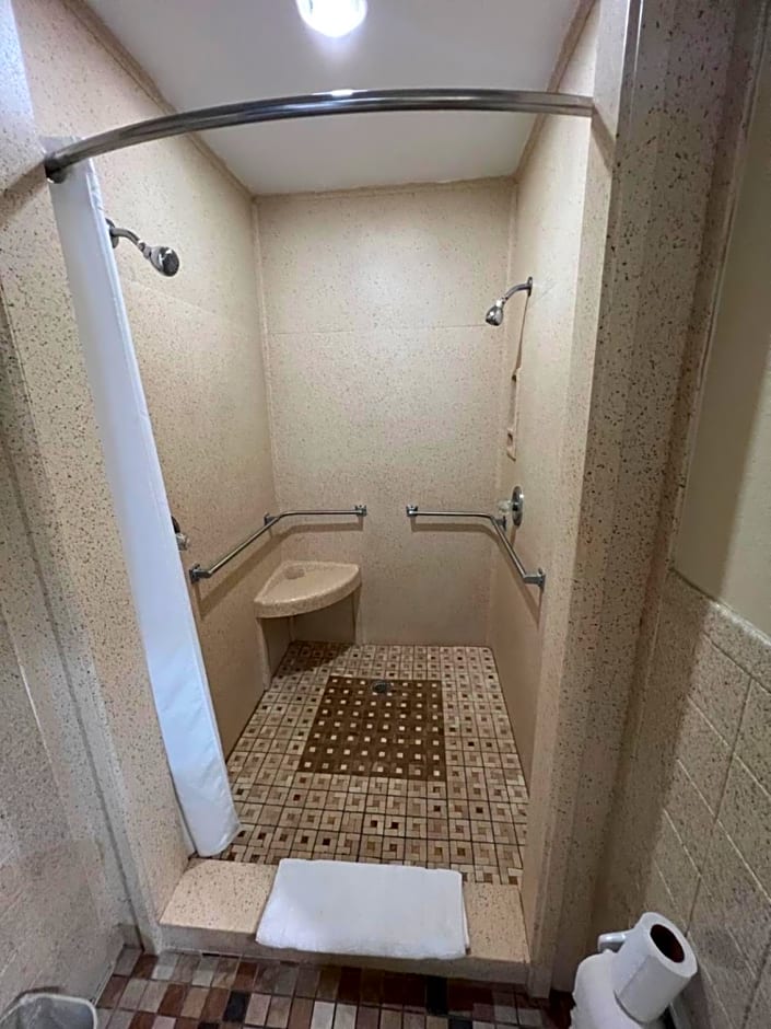 Super 8 by Wyndham McAllen-Downtown City Center-Plaza Mall-Airport
