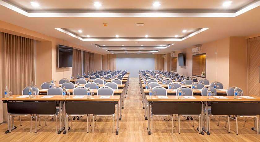 Recenta Suite Phuket Suanluang