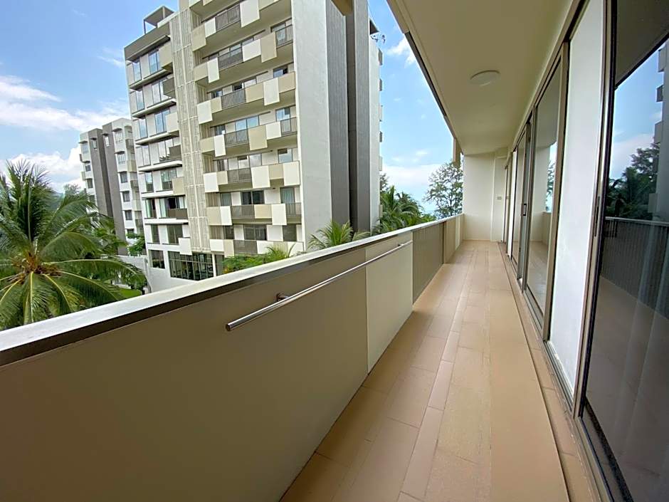 By The Sea Cozy Beachfront Home Side Seaview333A