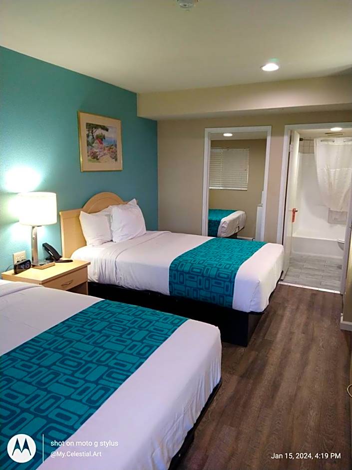 Howard Johnson by Wyndham Santa Cruz Beach Boardwalk