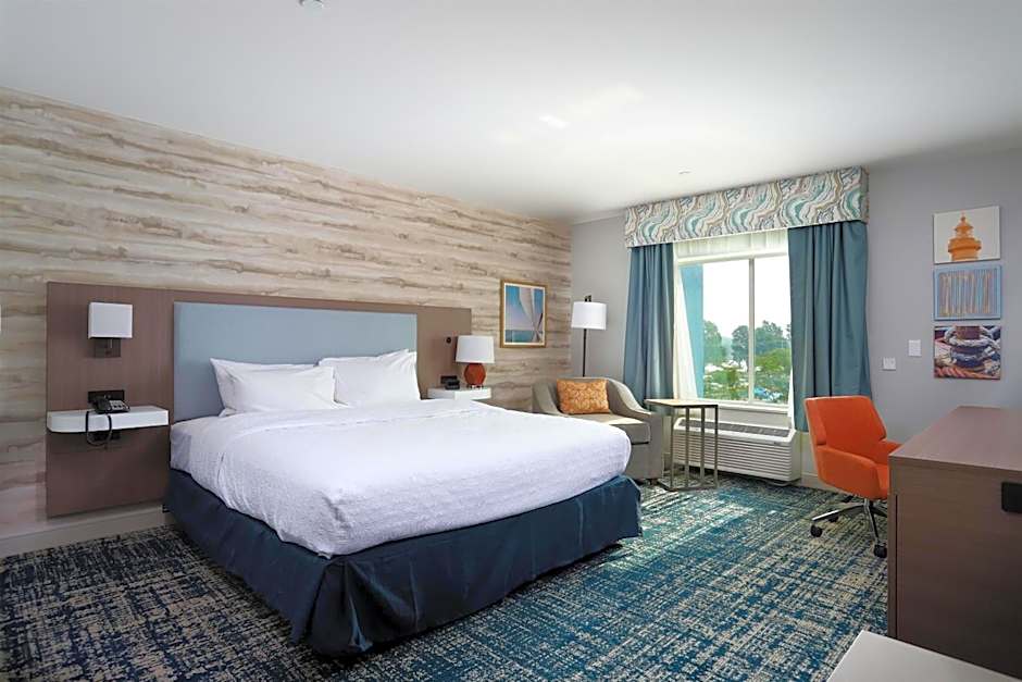 Hampton Inn & Suites Manistee Waterfront