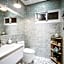 Tiin Tinn - Rivershore B&B