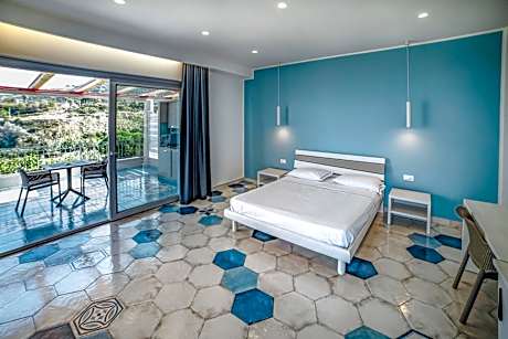 Deluxe Double Room with Sea View