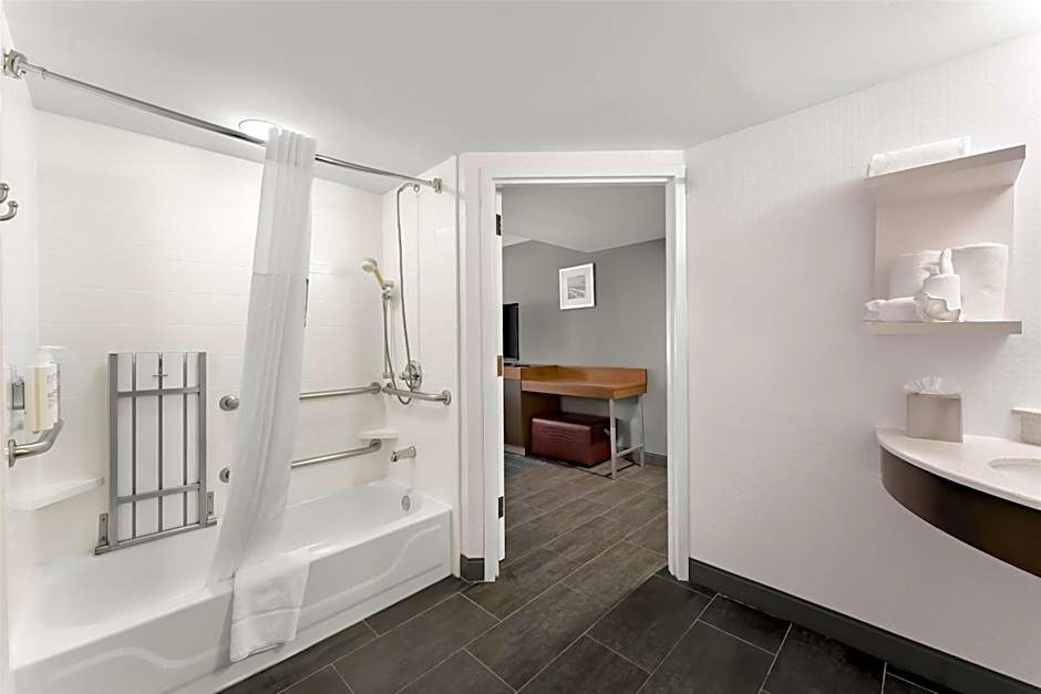 Hampton Inn By Hilton & Suites Newtown