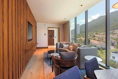 King Suite with Club Access