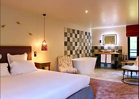 Deluxe Double Room with Bath