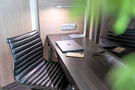 1 Single Standard Porthole Window