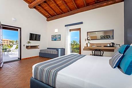 Deluxe Suite with Sea View