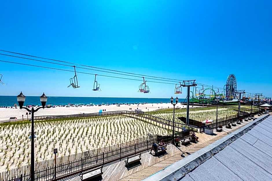 Boardwalk Hotel Charlee & Apartments Beach Hotel Oceanfront