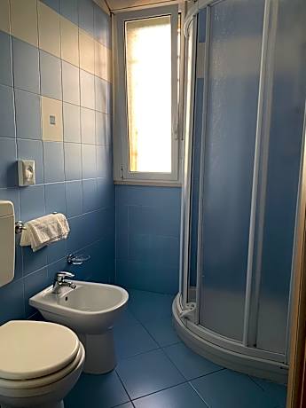 Economy Triple Room