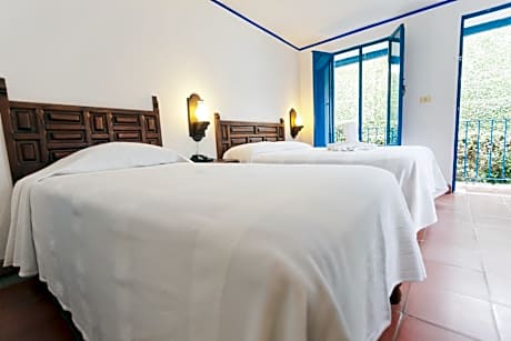 Double Room with 1 Double Bed and 1 Single Bed