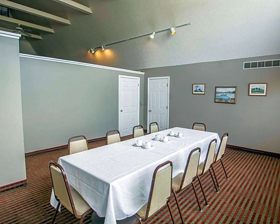 Rodeway Inn Lakeville