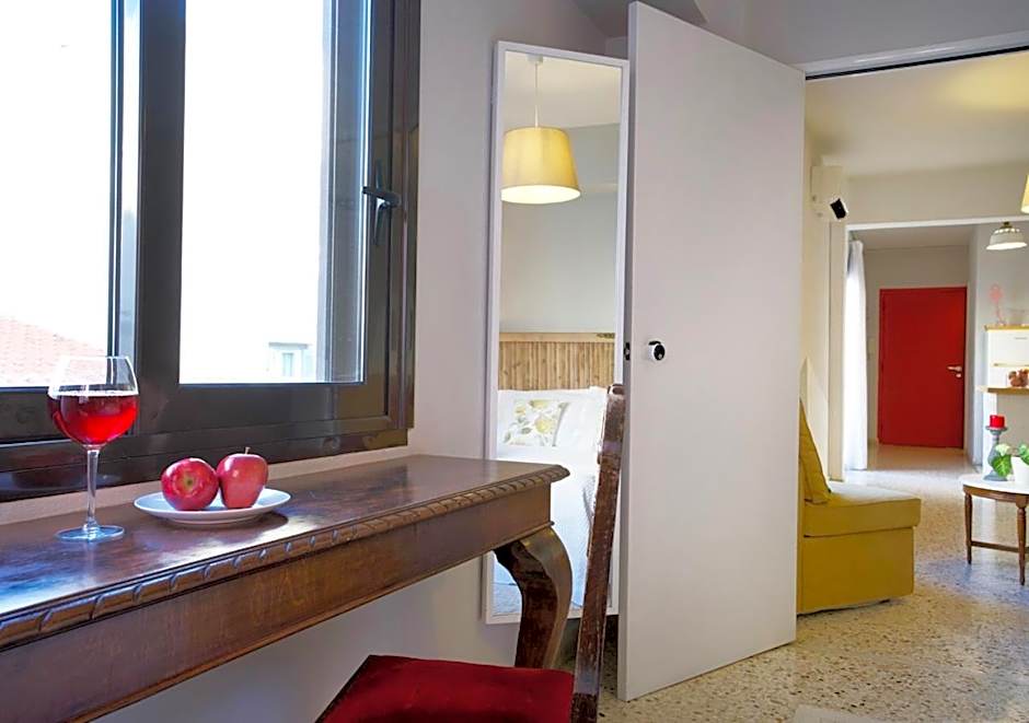 Live in Athens, PSYRRI Meet Me Here Apartments