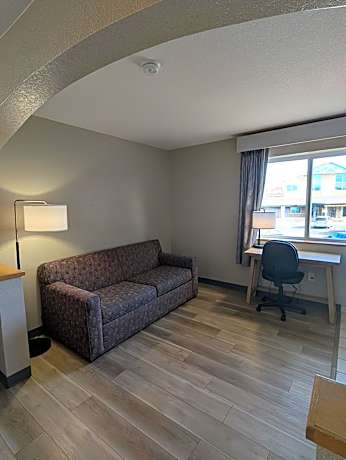 Deluxe Studio King Suite - Non-Smoking