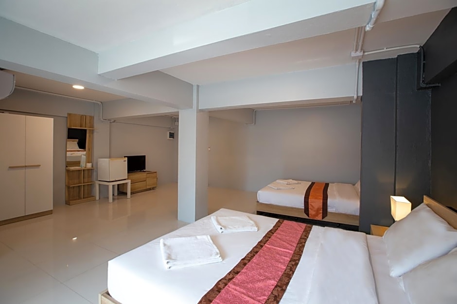 185@Surawong Residence