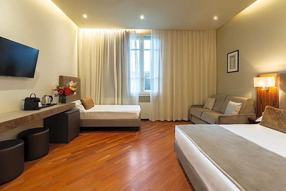 Hotel Embassy