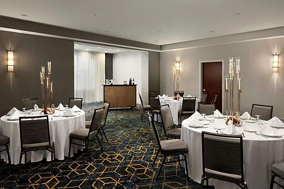 Courtyard by Marriott Long Island MacArthur Airport