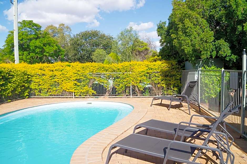 Jacaranda Country Motel
