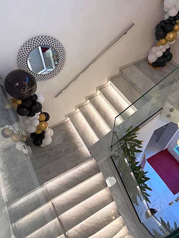 La Luna Premium Deluxe Apartment with Pool & Jacuzzi, Bikes and Secured Parking